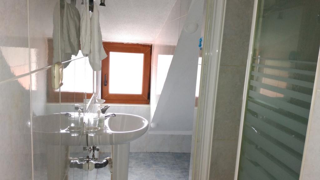 Single Room with Shared Bathroom,1697889165:JPEG